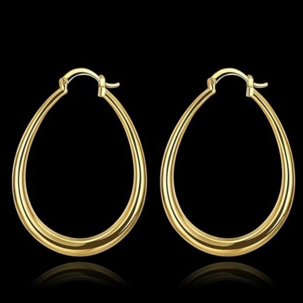 **18K Yellow Gold 1.5'' Oval Hoop Earrings - Picture 7 of 11